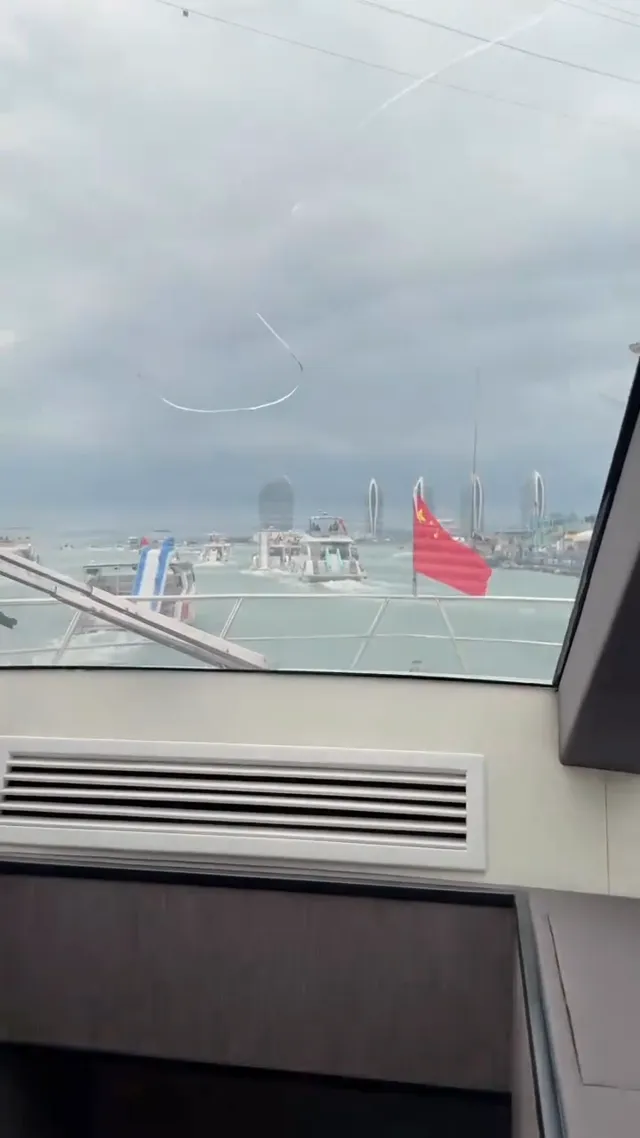 別再躲著看我了，快留言表白啦～