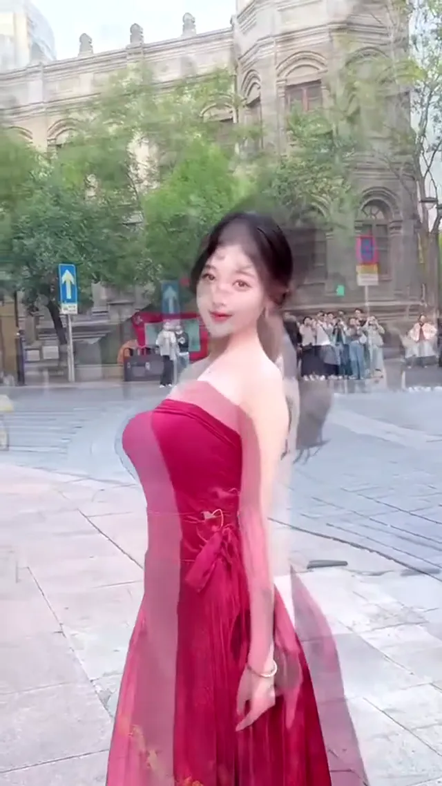 今天的泳裝，是不是比昨天辣一點？😉