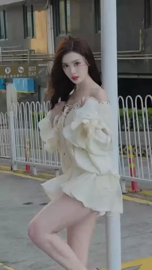眼神再躲，我還是抓到你啦～