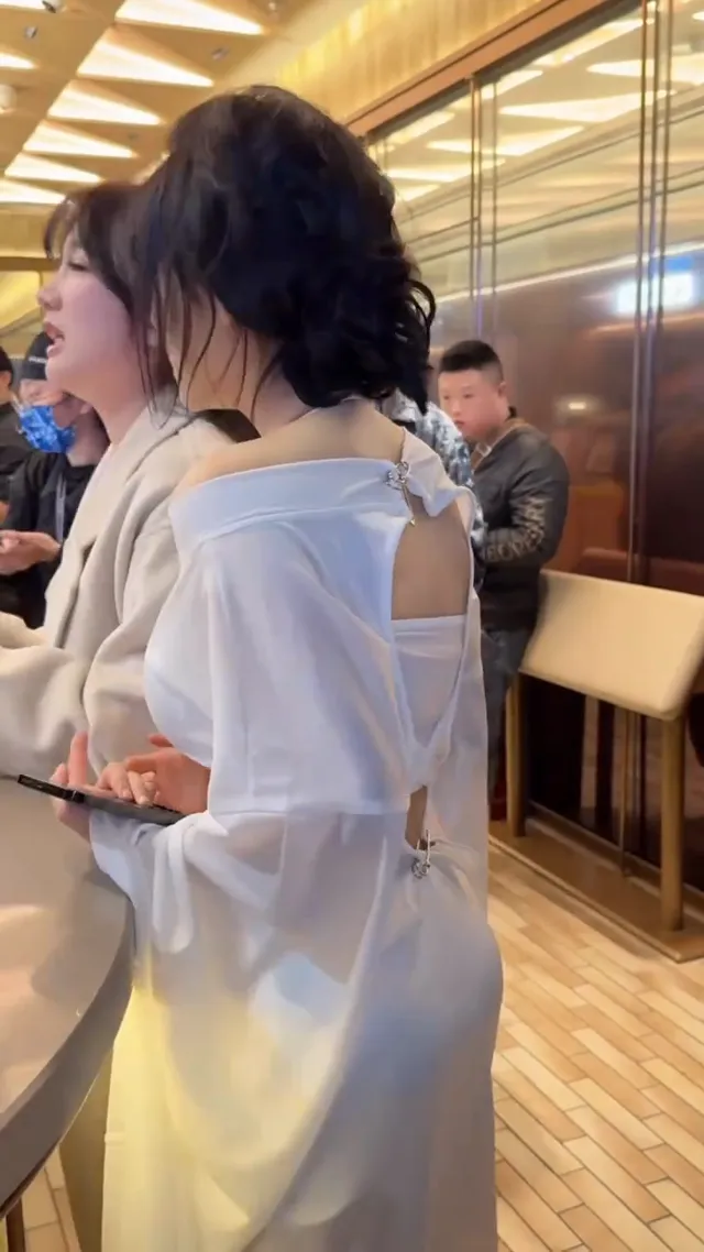 我站在這裡，你的視線沒離開過對吧？