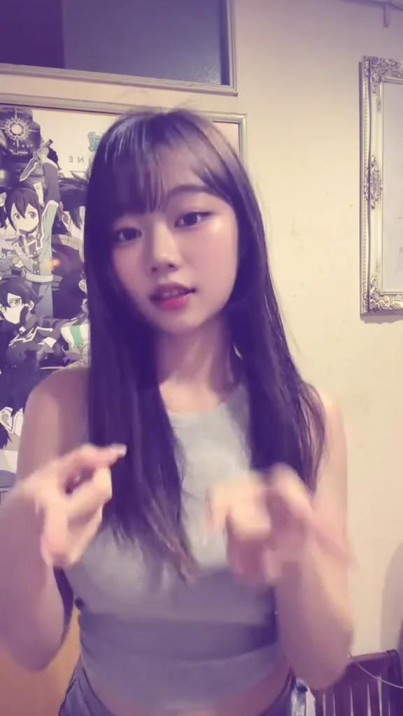 直播主翹臀辣妹居家服熱舞，現場沸騰！ 今天的妝很漂亮！