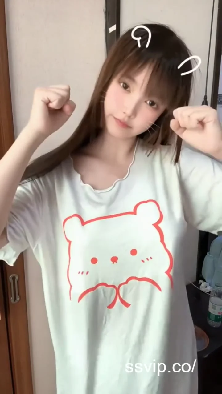 實況女神白嫩肌膚連身裙亮相，讓人忘了呼吸！ 可愛兔兔
