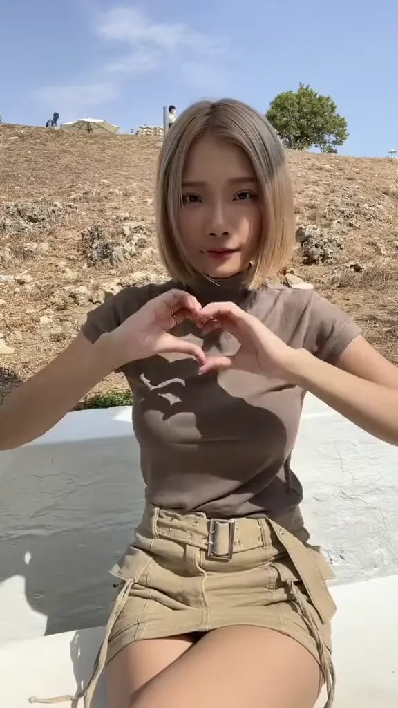 抖音甜美小姐姐短裙熱舞，每一秒都是誘惑！ 介紹一下吧