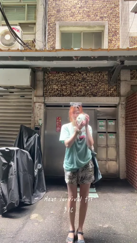 實況女神短裙熱舞，甜美與性感一次滿足！ Trying to survive the heat 😶‍🌫️