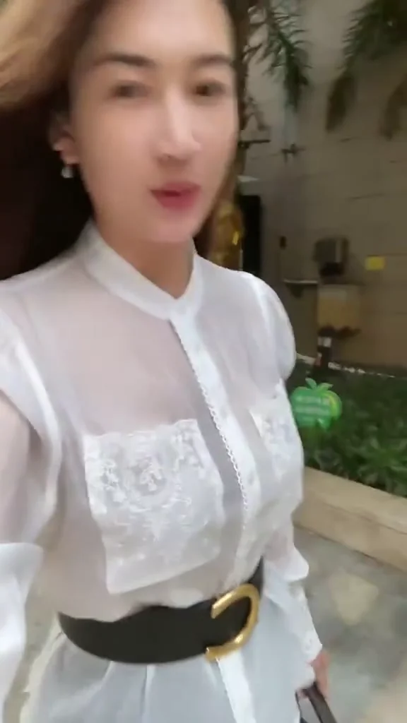 網紅氣質美女小內衣熱舞，太迷人！ 衣服好看嗎