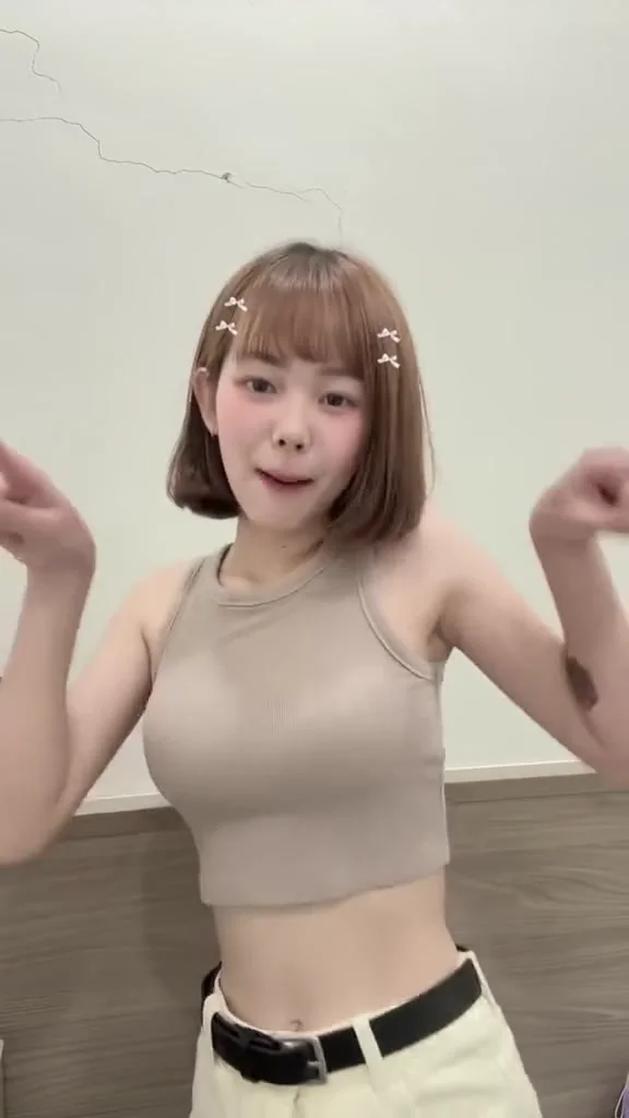 IG女神翹臀小背心回眸，簡直要命！ 有人喜歡可愛型的麻