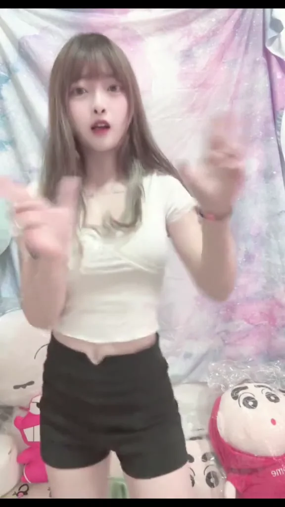 實況女神白嫩肌膚連身裙亮相，讓人忘了呼吸！ 5678 是什麼意思呀？