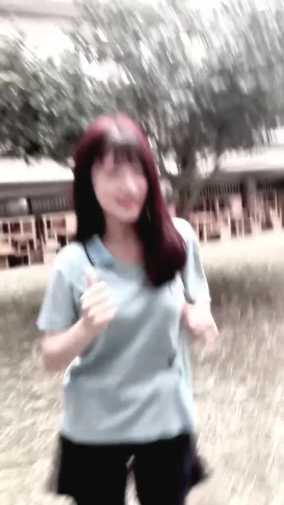 IG正妹小蠻腰吊帶裙轉圈，每一幀都美！ 哪個學妹跳最好呀