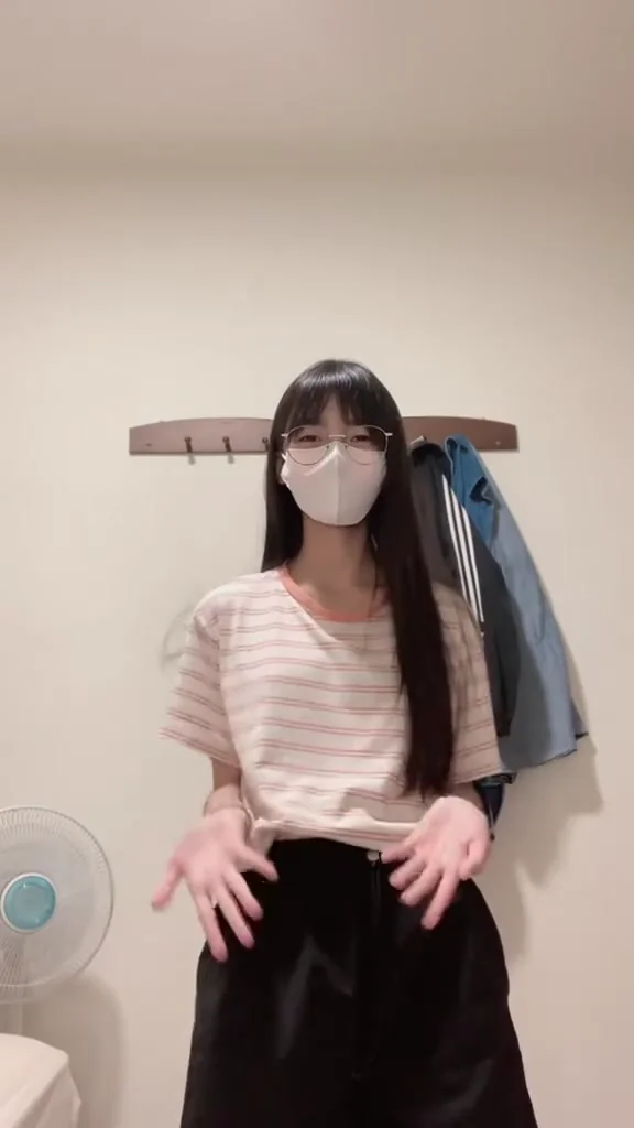抖音性感女神制服誘惑熱舞，網友刷屏求完整版！ 看的出來我給的驚喜嗎？