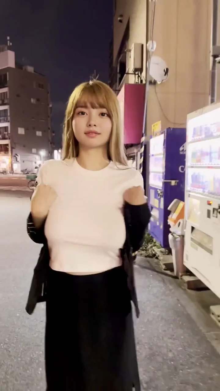 短視頻美女小蠻腰比基尼亮相，網友直呼太辣！ 下班了開心呀