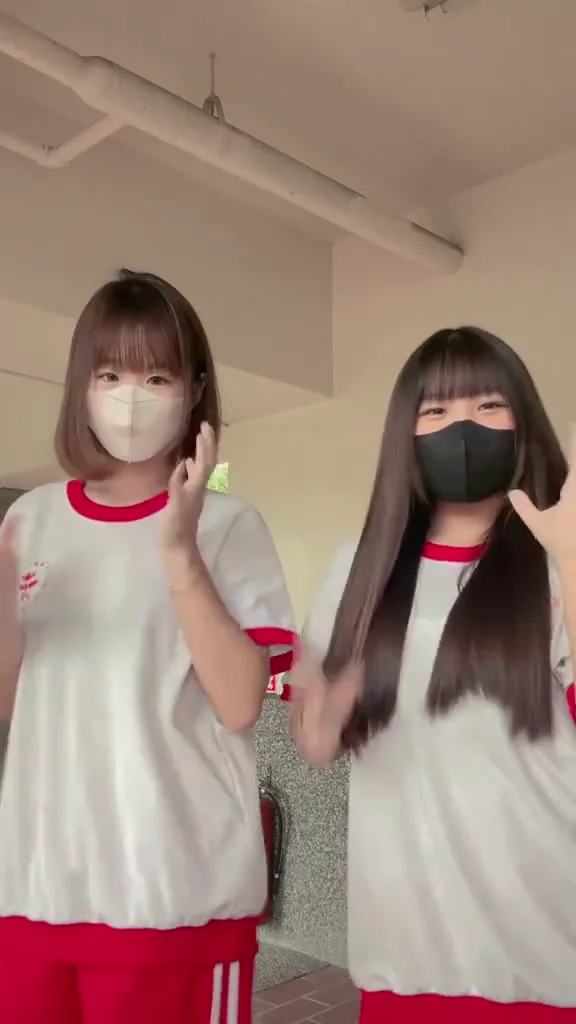 短視頻美女氣質美女小內衣亮相，瞬間全場安靜！ 左邊還是右邊