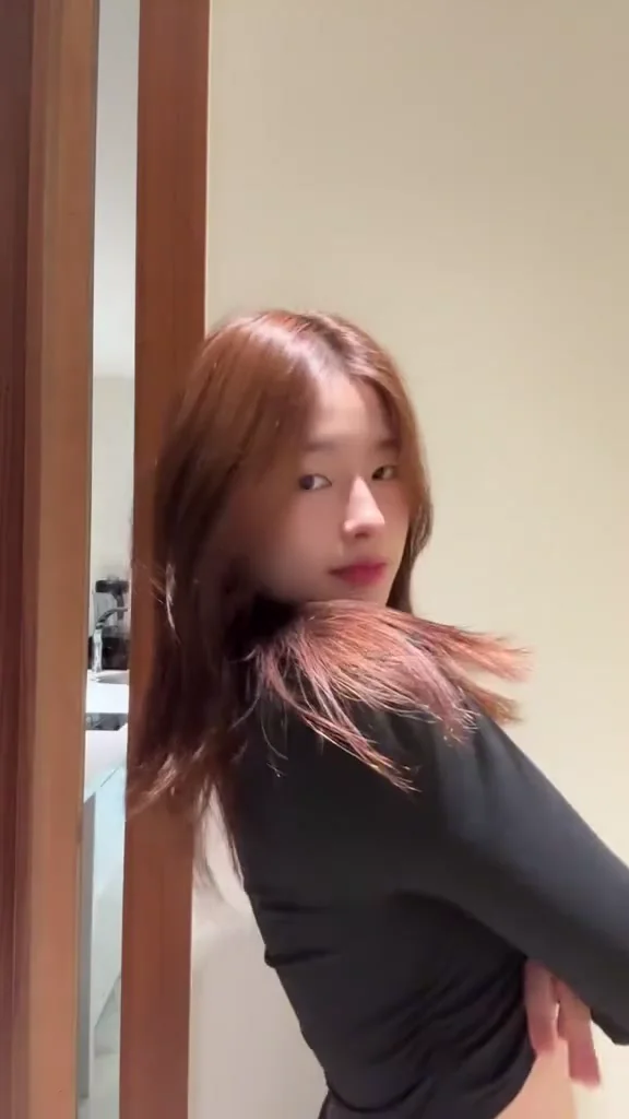 IG正妹小蠻腰吊帶裙轉圈，每一幀都美！ 發這個真的會被揍