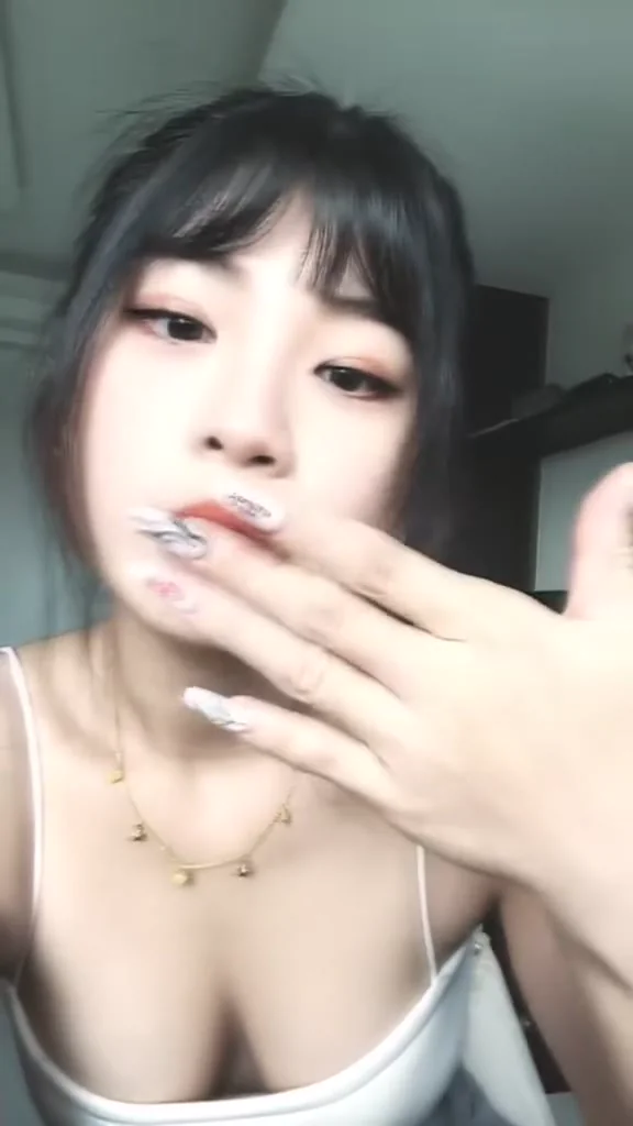 短視頻美女小蠻腰配運動裝，舉手投足都是誘惑！ 寶貝在幹嘛