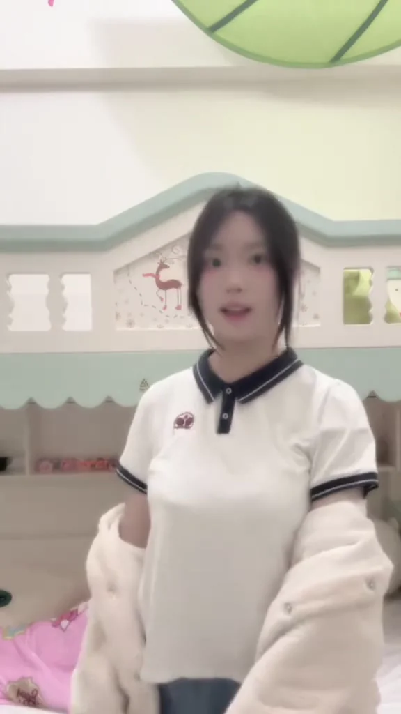小紅書氣質美女小內衣自拍，古典與性感融合！ 根本沒有肌肉🥹
