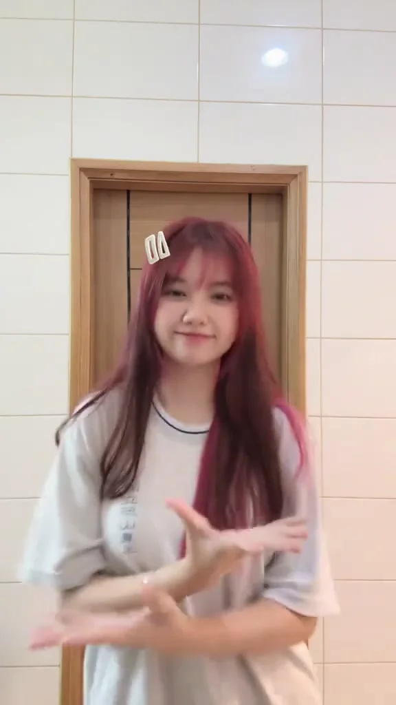 小紅書氣質美女穿小內衣，微笑間散發致命吸引力！ 今天是我生日