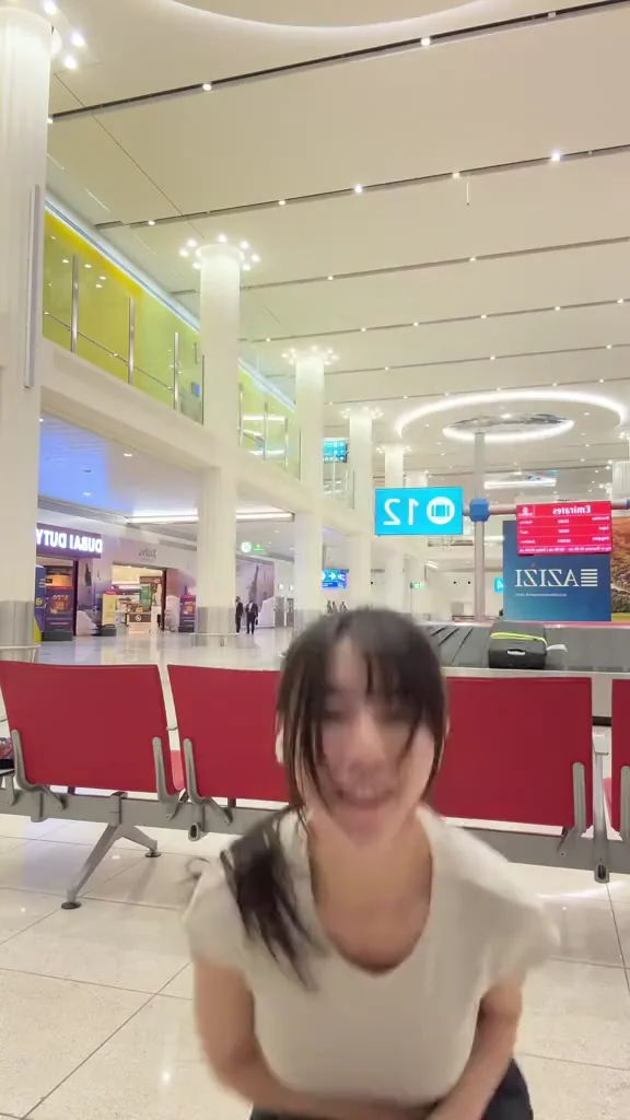 IG正妹翹臀短裙熱舞，轉身瞬間美到炸裂！ 有人需要女朋友嗎？