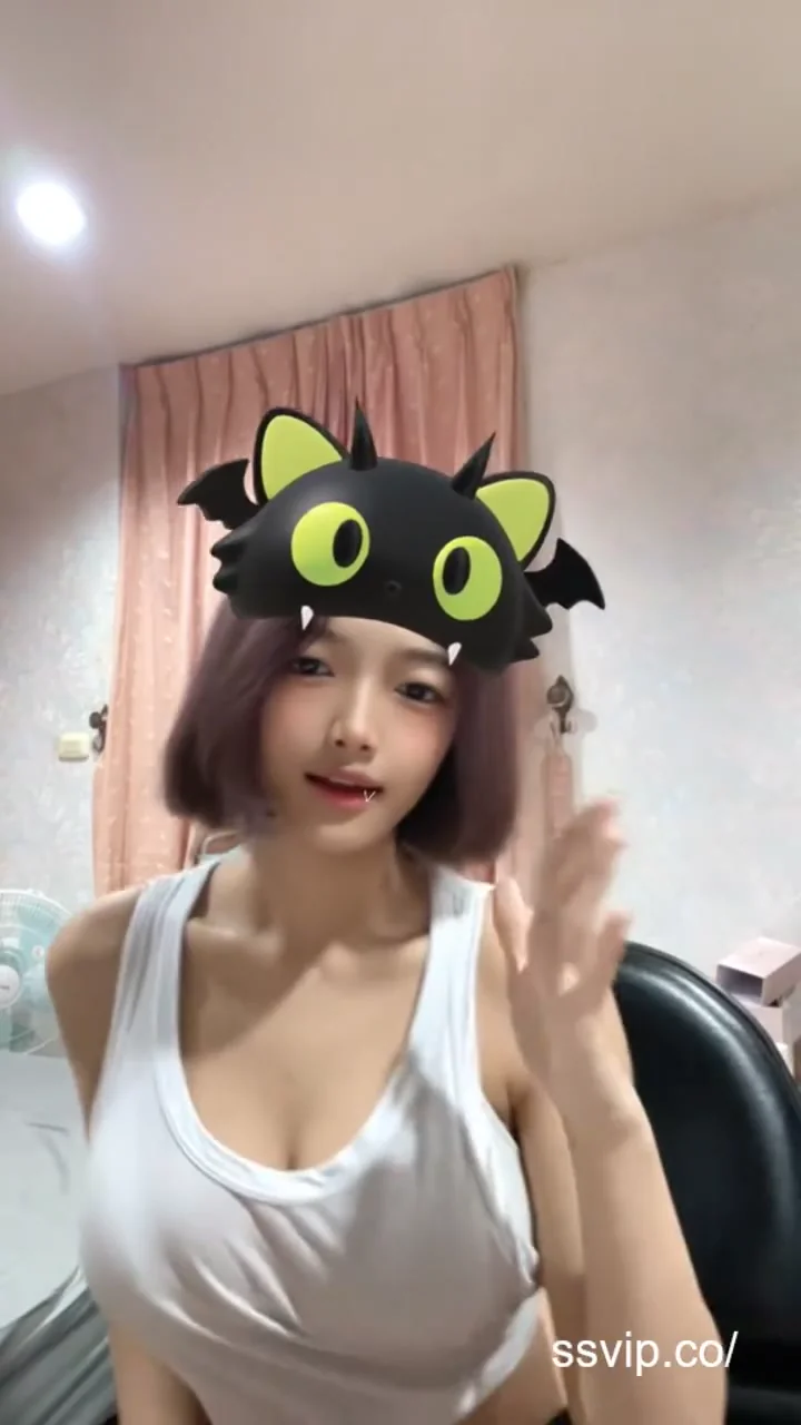 直播主甜美小姐姐吊帶裙熱舞，讓人直接淪陷！ 嗨嗨一起來