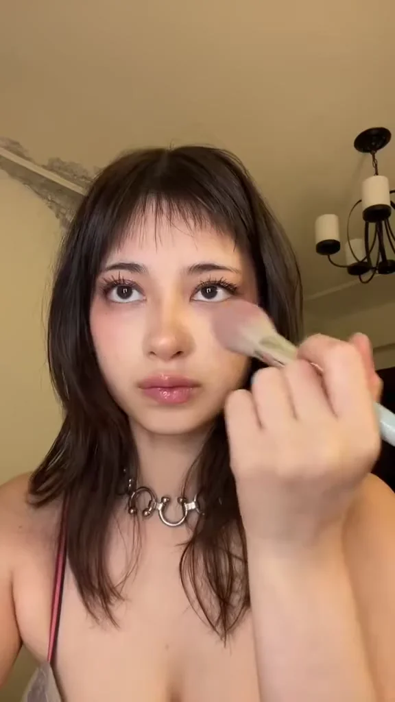 實況女神辣妹連身裙現場走秀，美到屏住呼吸！ 缺男友喔