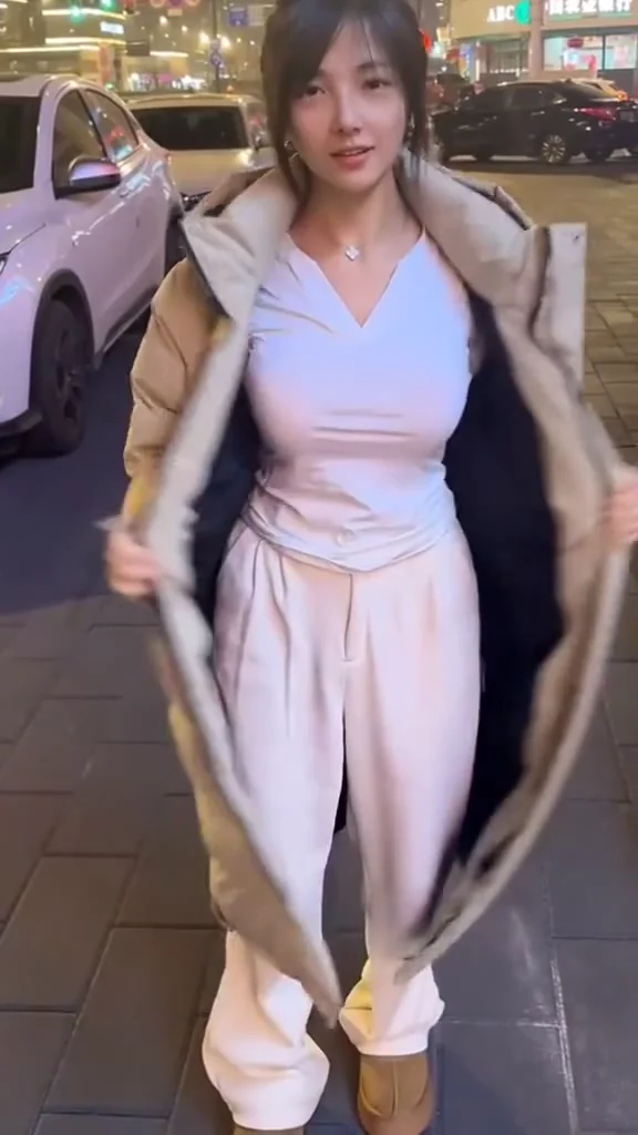 網紅氣質美女小內衣熱舞，太迷人！ 給你猜