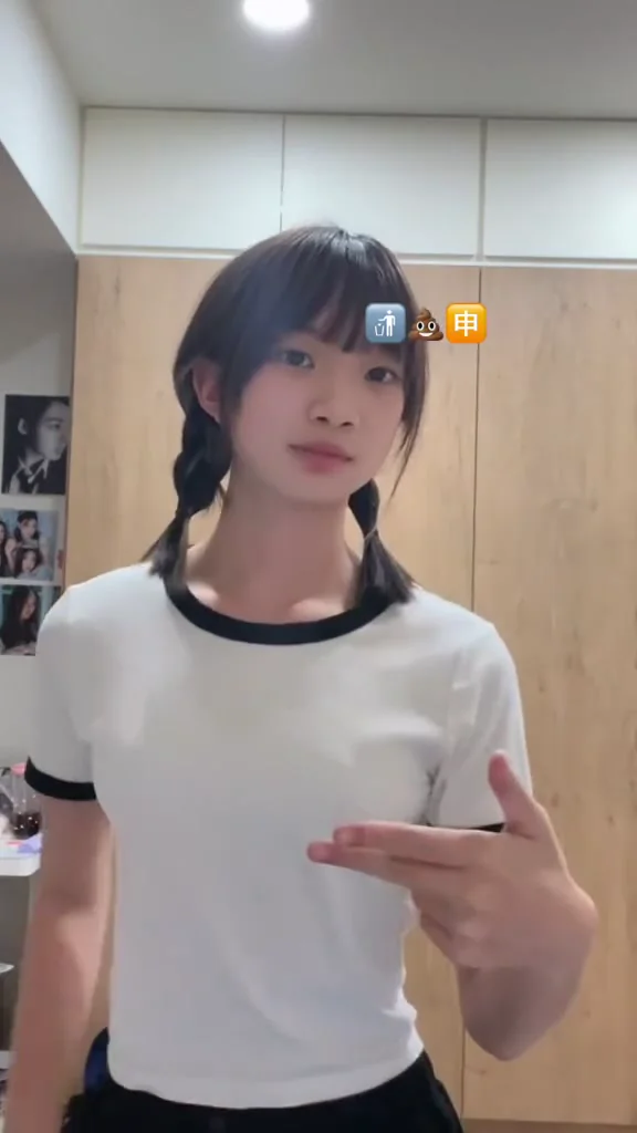 小紅書氣質美女比基尼熱舞，陽光下閃閃發光！ 反正沒男友