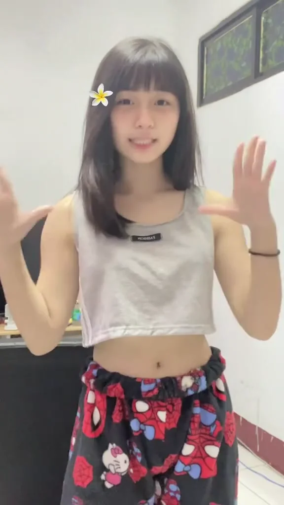 小紅書甜心女神比基尼熱舞，畫面太誘人！ 這褲子超可愛😍