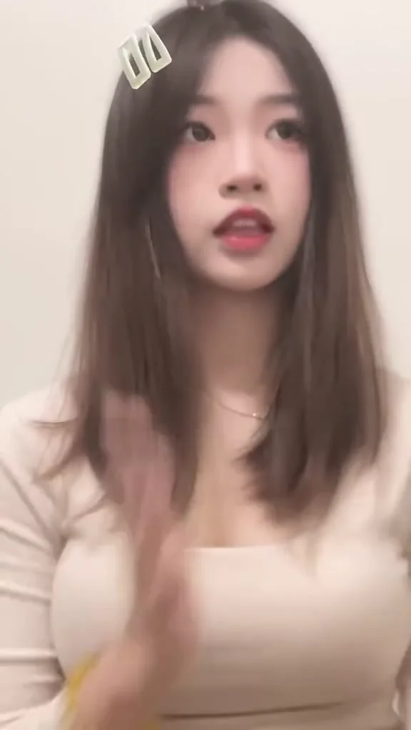 抖音性感女神制服誘惑熱舞，網友刷屏求完整版！ 留言加男友