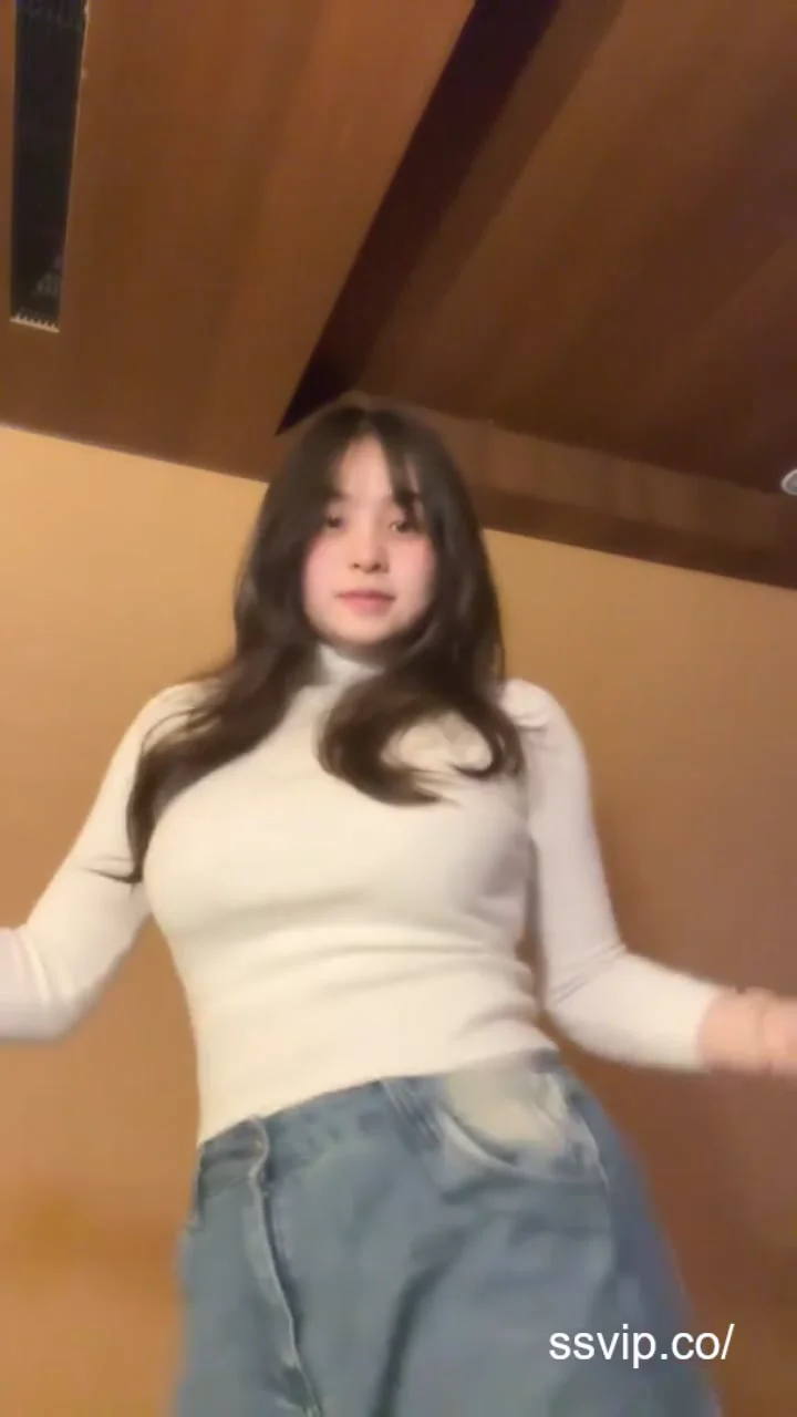實況女神小背心大長腿自拍，彷彿鄰家初戀！ 學妹應徵男友