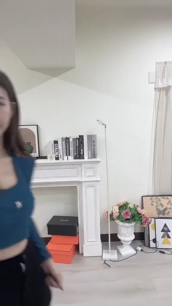 實況女神小背心大長腿自拍，彷彿鄰家初戀！ 喜歡誰