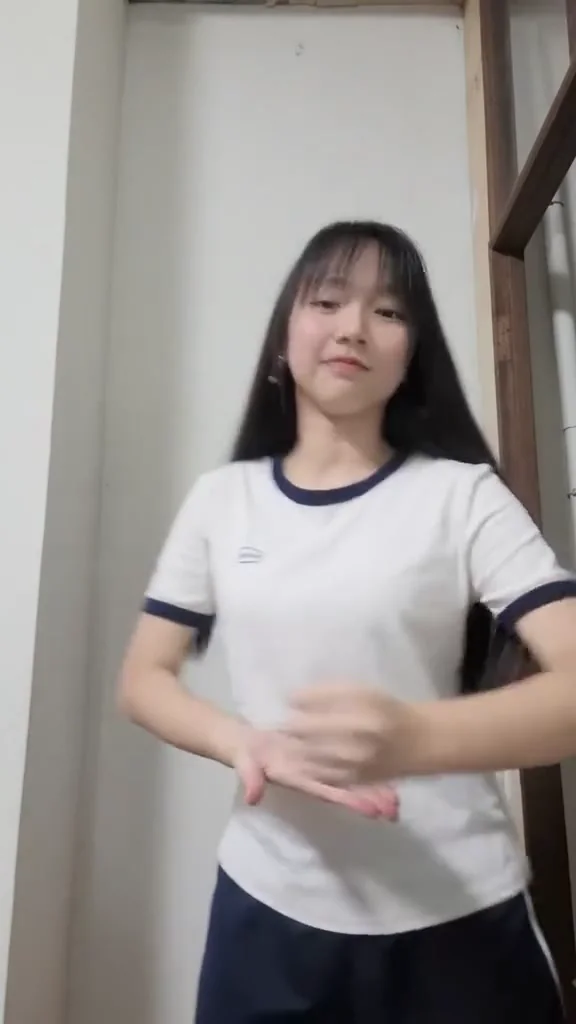 短視頻女神小內衣熱舞，韻味十足太吸睛！ 想到自己要跳什麼就很想笑😂