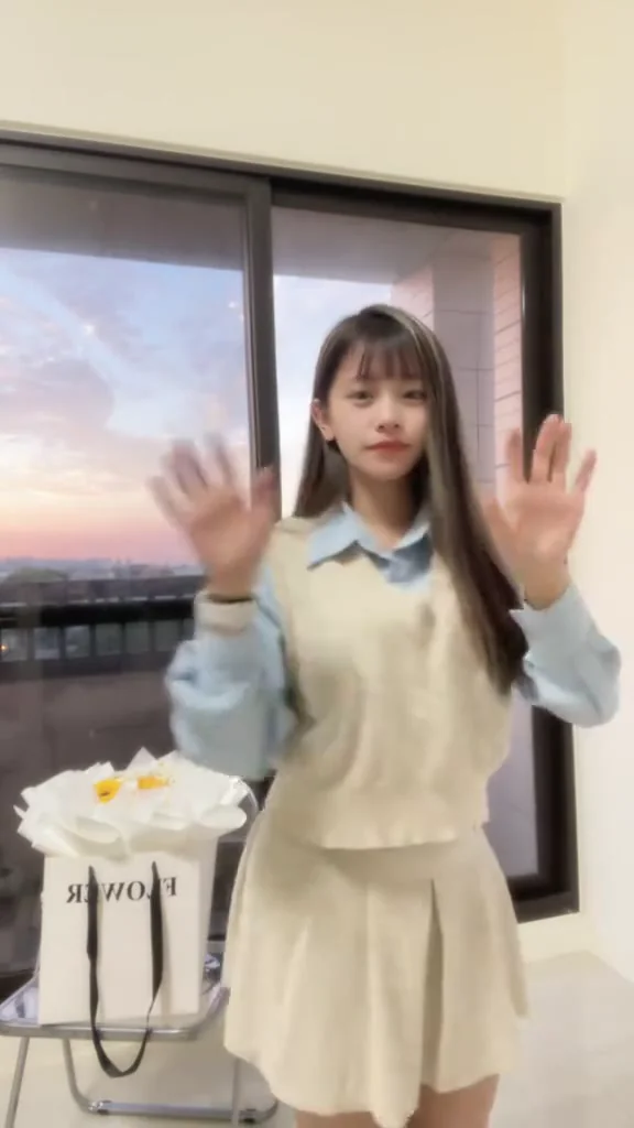 影片女神氣質美女小內衣走秀，仙氣飄飄！ 第一次跳 新年快樂唷