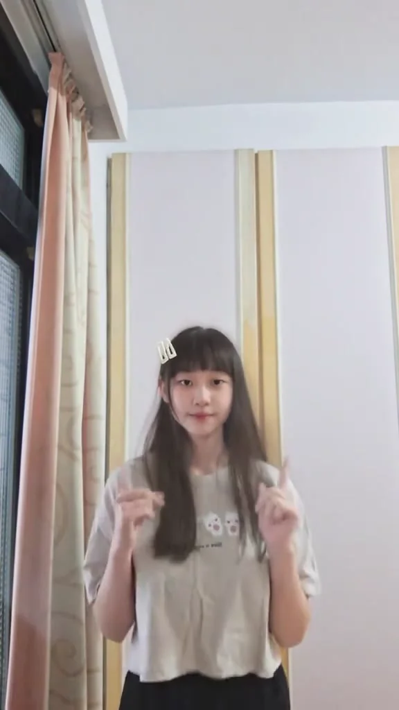 小紅書辣妹比基尼海邊漫步，陽光下美成一道光！ 好哦我放棄這是我跳的最好的一次