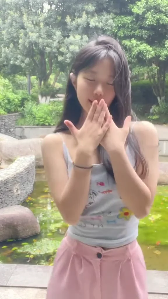 IG女神比基尼海邊玩水，讓人想立刻衝去現場！ 徵疼我男友