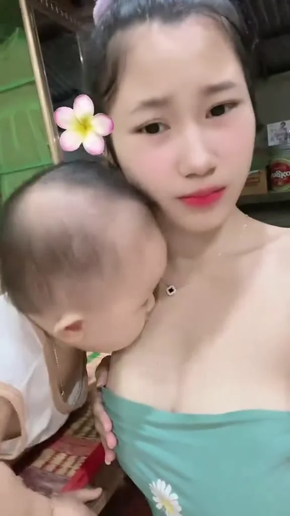 影片女神大長腿小內衣熱舞，古典與現代衝擊感十足！ 這小子有前途阿