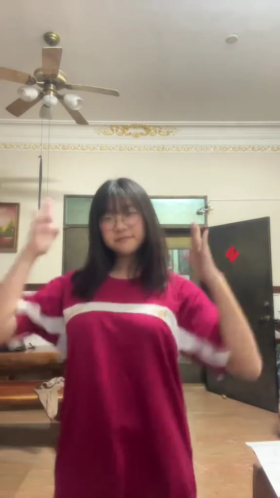 影片女神白嫩肌膚小內衣現場拍攝，美得不真實！ 好好笑我也不知道我在幹嘛：）