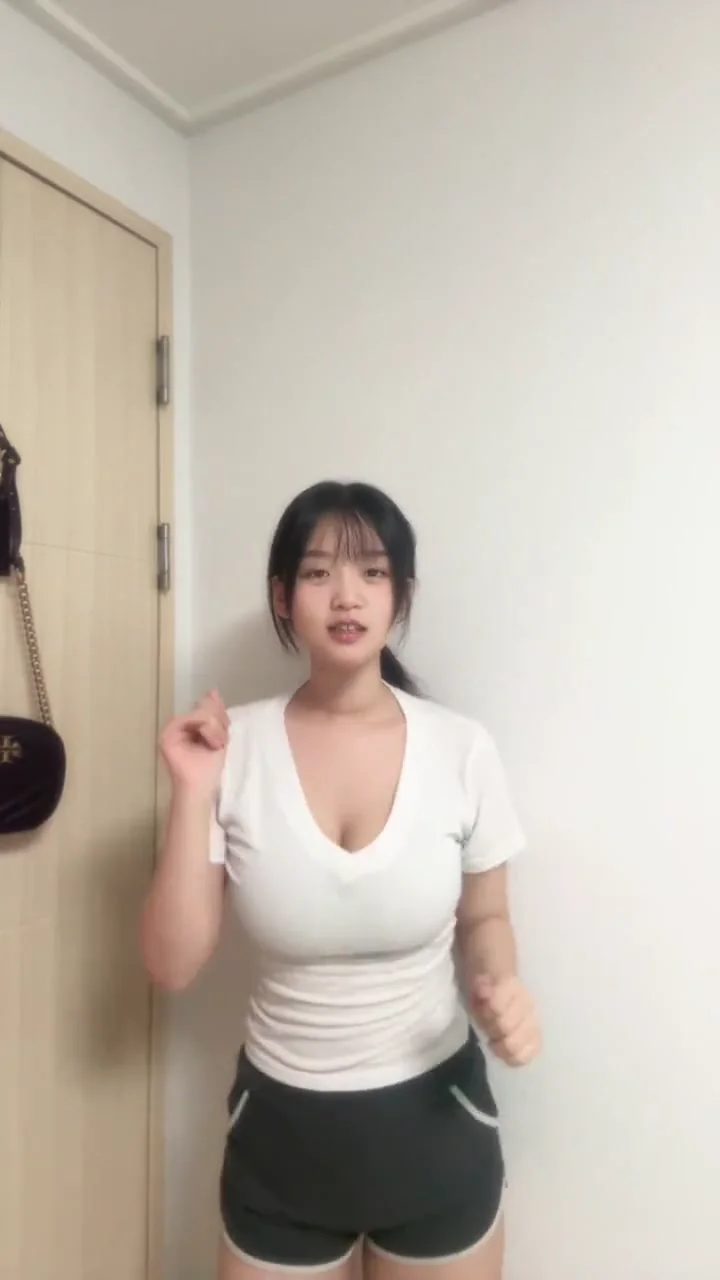 抖音辣妹運動裝熱舞，動感十足又性感！ 徵男朋友啊