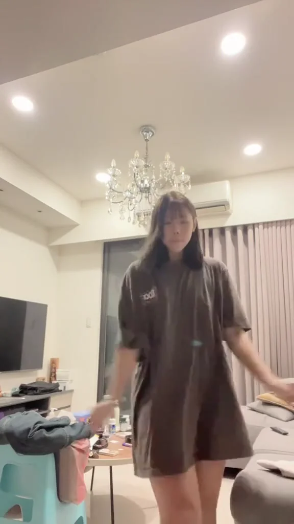 網紅甜心女神運動裝自拍，活力與性感同時在線！ 為什麼我跳起來像健康操