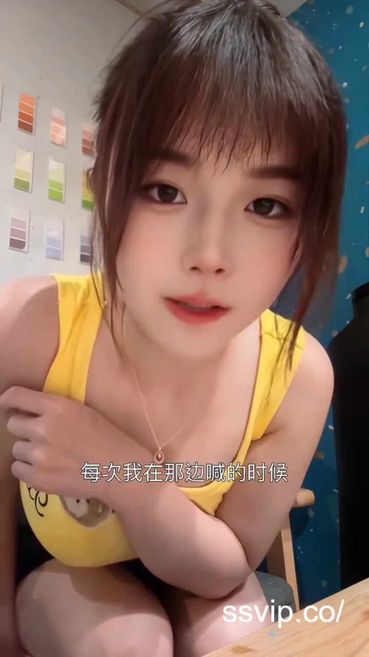 直播主甜美小姐姐連身裙上台，台下掌聲停不下來！ 嗨
