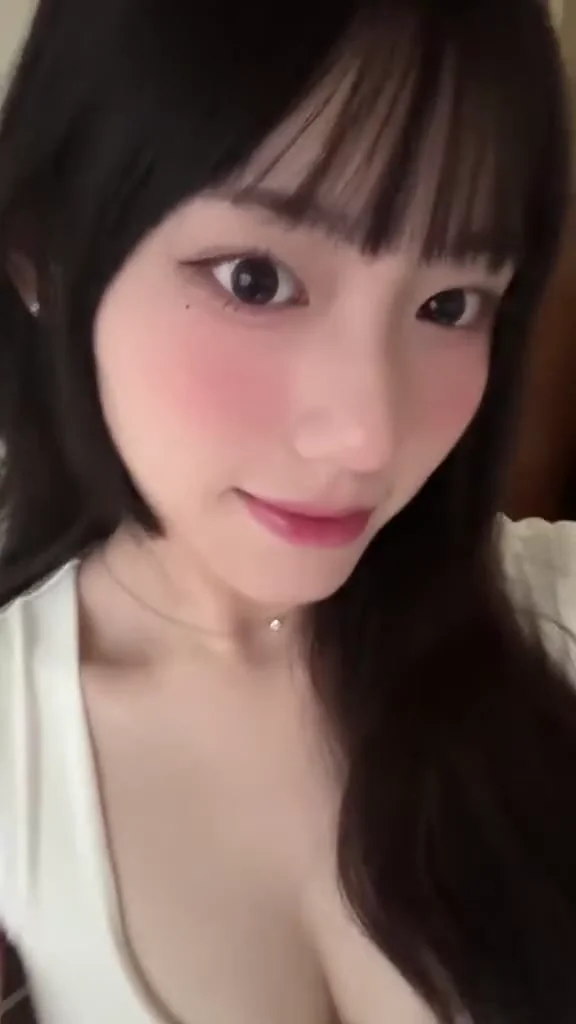 網紅甜心女神運動裝自拍，活力與性感同時在線！ 想找男朋友