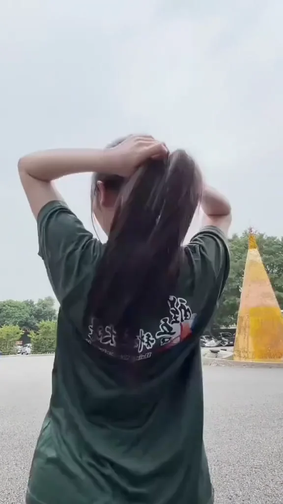 小紅書性感女神制服誘惑鏡頭特寫，美到屏住呼吸！ 好久沒有跳了