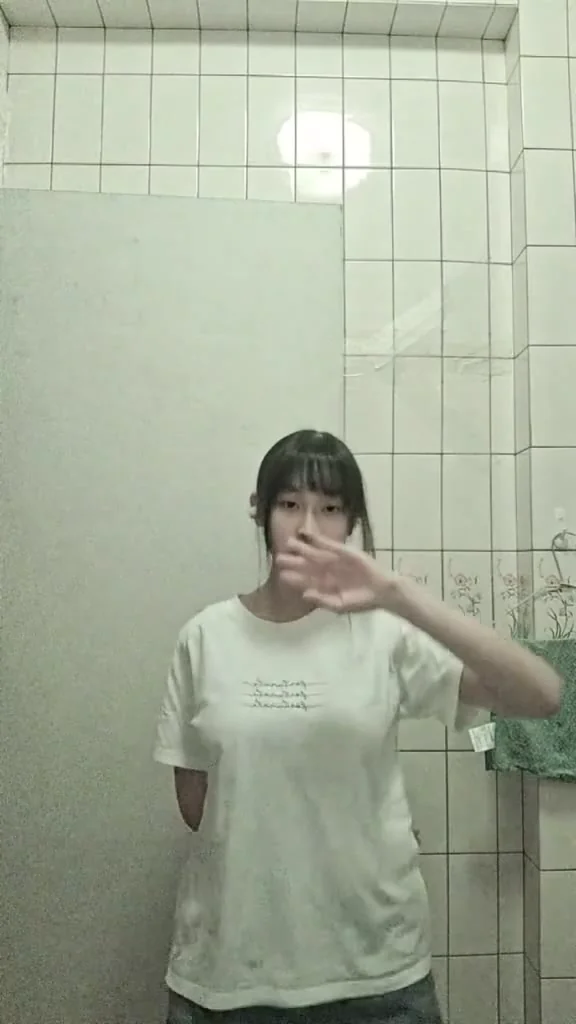 短視頻美女白嫩肌膚吊帶裙熱舞，畫面太犯規！ 有進步嗎