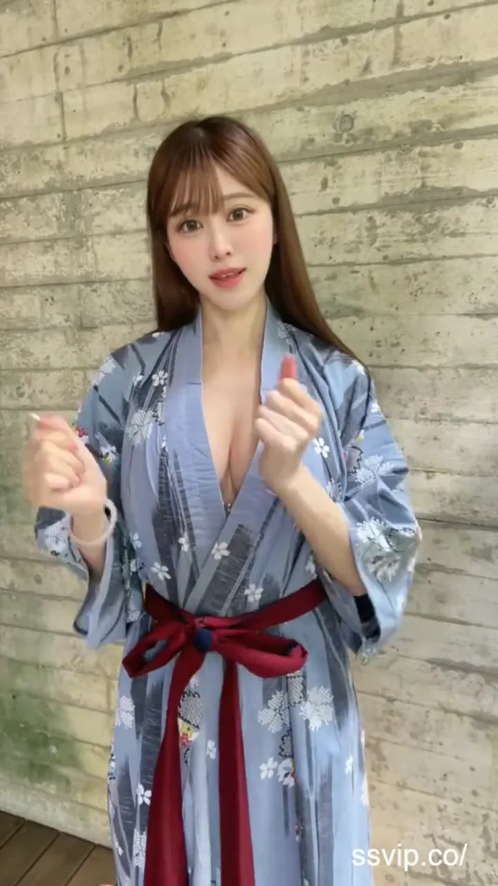 實況女神甜心女神居家服熱舞，讓人完全移不開眼！ 洗澡香香的
