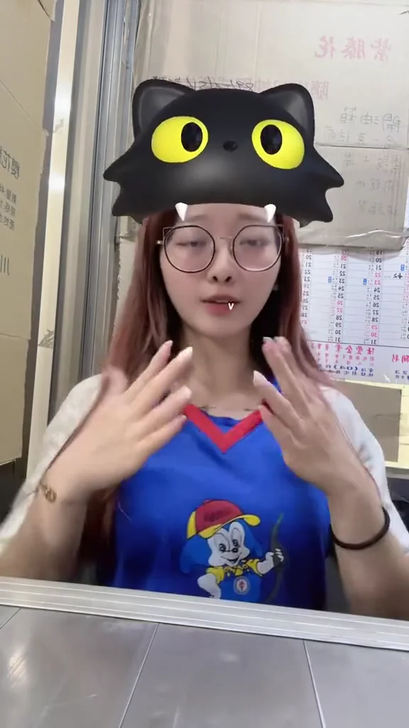 IG正妹翹臀吊帶裙轉身瞬間，美得太犯規了！ 徵男友兒