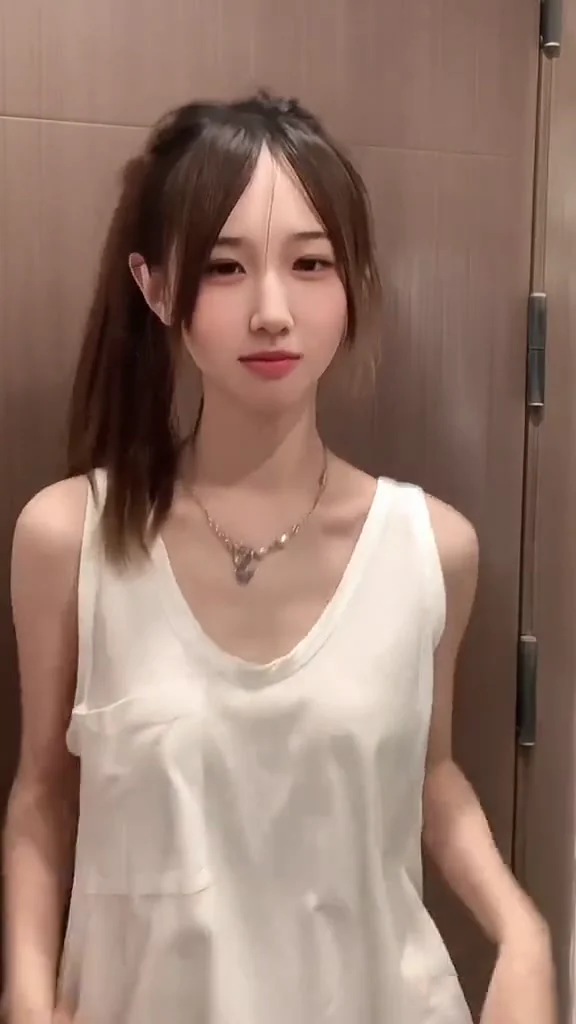 影片女神氣質美女小內衣微笑，讓人久久忘不掉！ 應該看不到吧