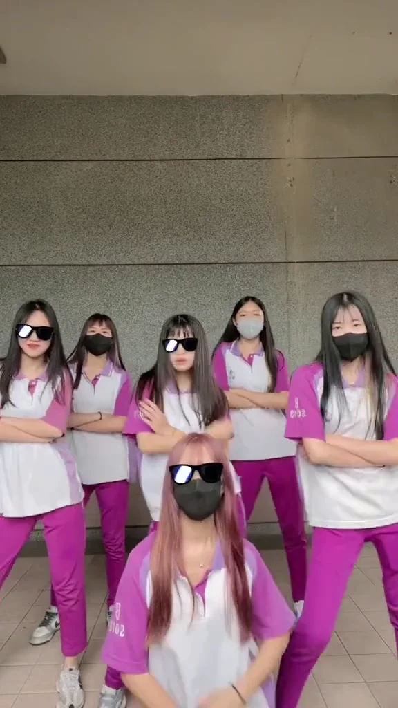 短視頻美女氣質美女小內衣亮相，瞬間全場安靜！ 應該沒看到