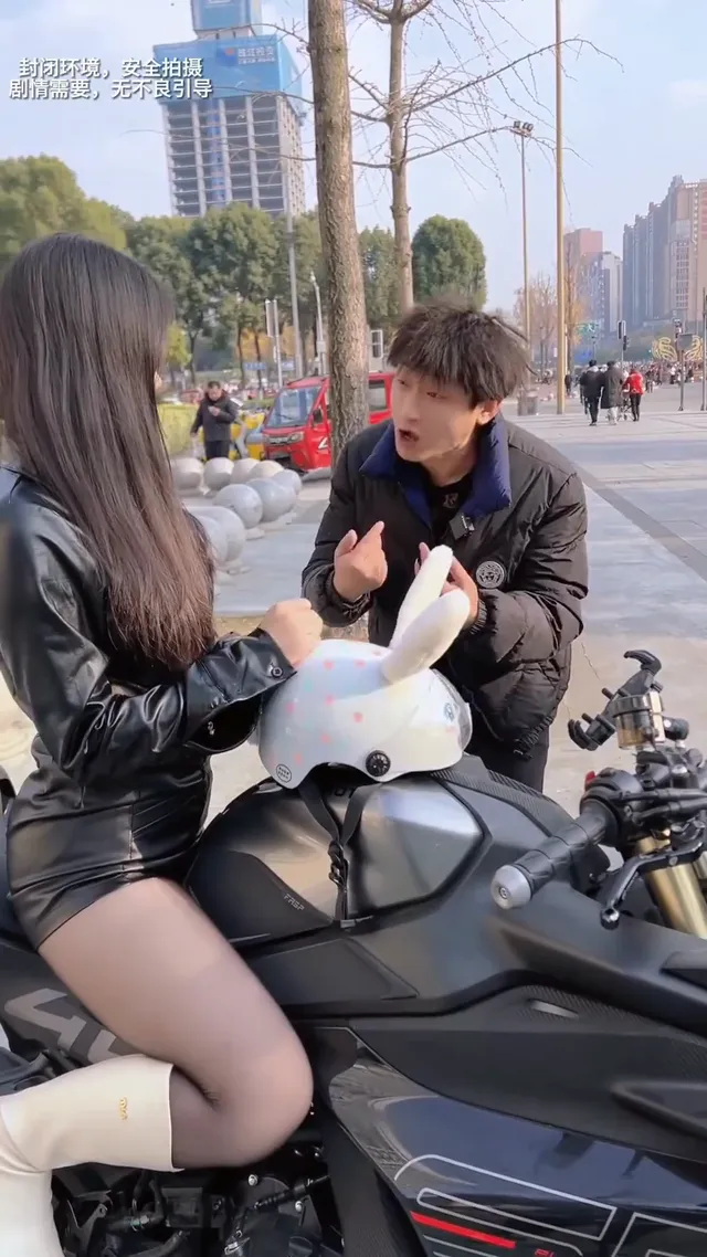 妹子真漂亮😍