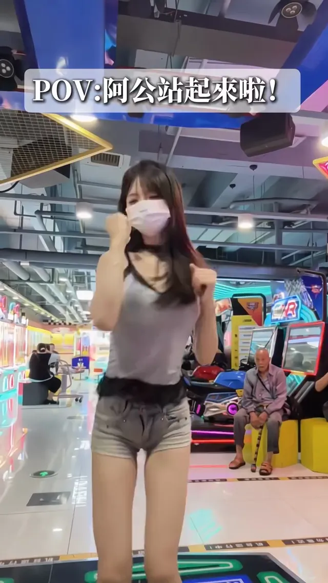 會不會拐杖等等就飛過來了😂