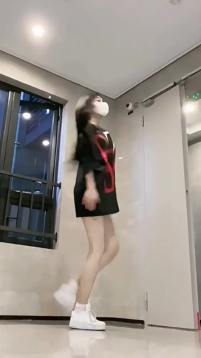 那個監視器是不是在隨著我擺動