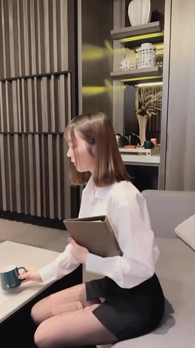 不知道道樣安排 老闆是否滿意(˶‾᷄ ⁻̫ ‾᷅˵) #短視頻 #秘書 #襯衫 #襯衫穿搭 #襯衫控 #白襯衫 #一件襯衫 #裙子 #裙子👗 #裙子穿搭 #窄裙 #黑裙 #絲襪 #絲襪控 #絲襪美腿 #黑絲襪 #性感絲襪