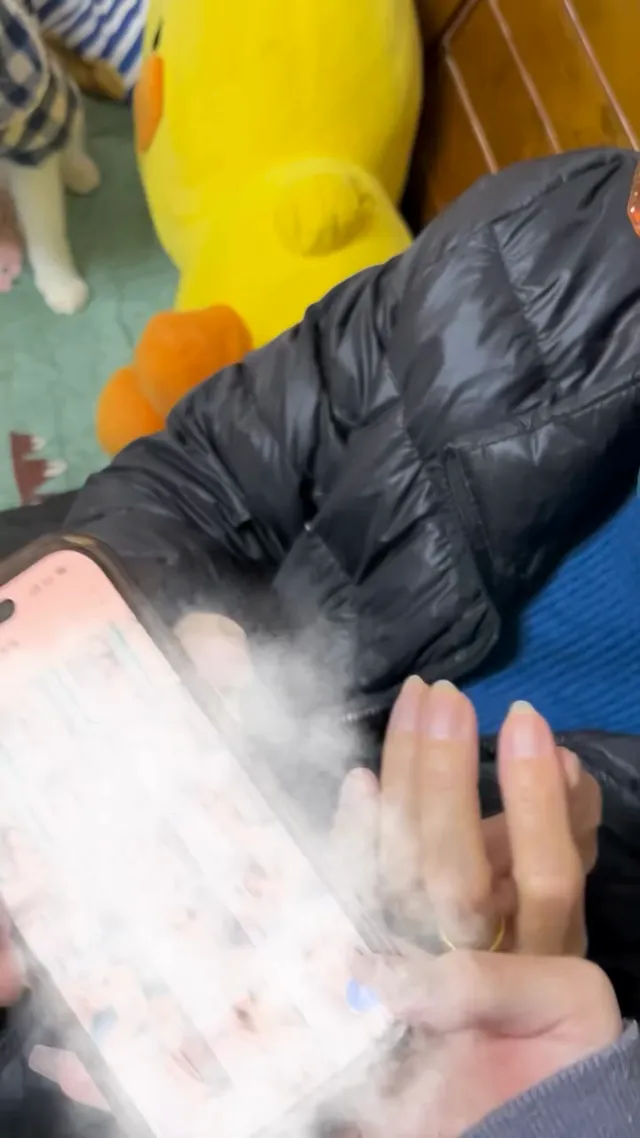 大過年的 給家人來點刺激的？🤣🌶️ - 家人一直都知道我有在拍寫真 也有關注我的社群 從一開始的想說服我不要做 但偏偏我是一個 只要我認定想做的事情 誰都無法阻止的那種 所以他們被迫睜一隻眼閉一隻眼 這次直接來一個正面對決哇哈哈 看他們會有什麼樣的反應😯🫨 #互動 #家人