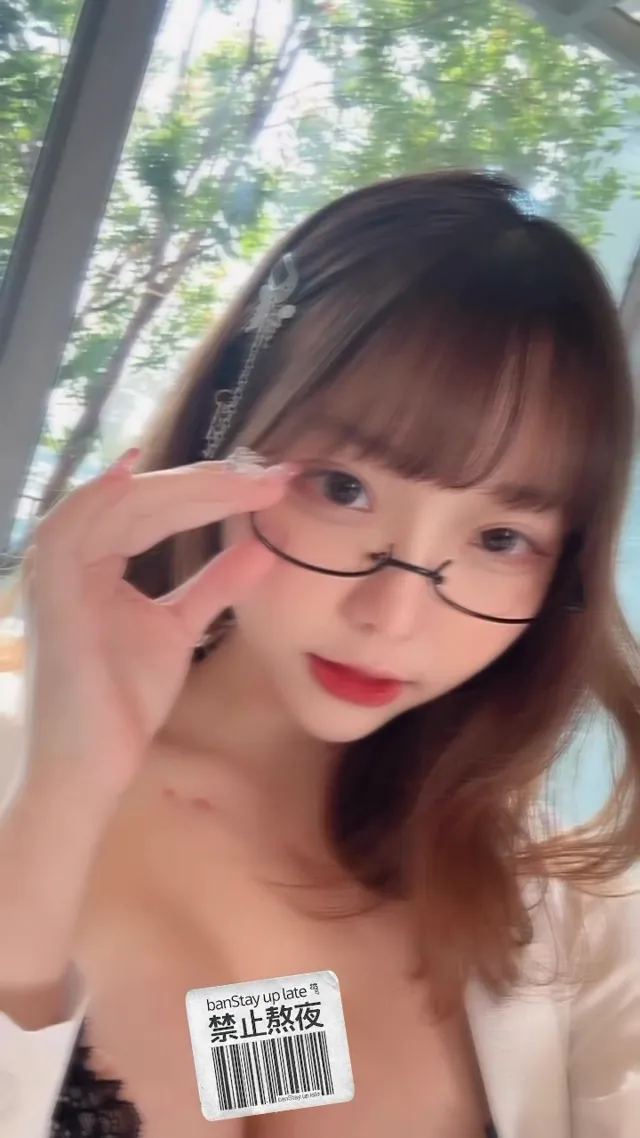 ξ( ✿＞◡❛)winkkk #眨眼 #眼鏡 #眼鏡女子 #眼鏡控